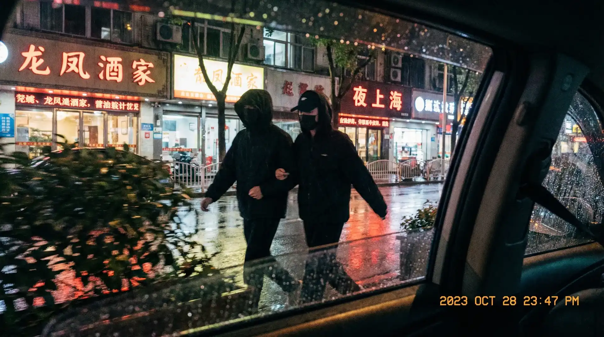 欧宝体育app - 顶流明星深夜密会现场抓拍照片